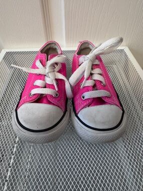 Converse Kids Pink Low Top Sneakers Size 8